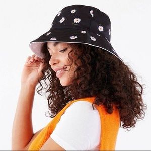 NWT ALICE + OLIVIA Reversible Bucket Hat